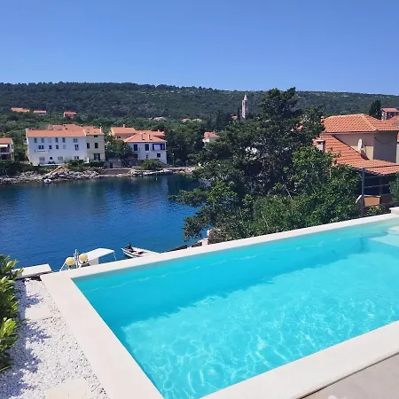 Sol Luxury Near The With Shared Heated Pool *