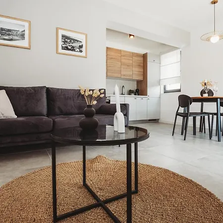 Sol Luxury Near The With Shared Heated Pool Apartment *