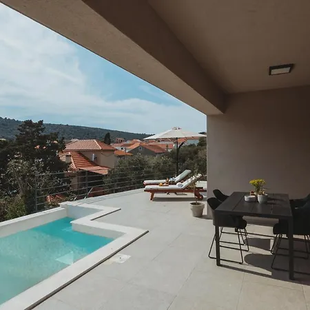 Sol Luxury Near The With Shared Heated Pool Božava