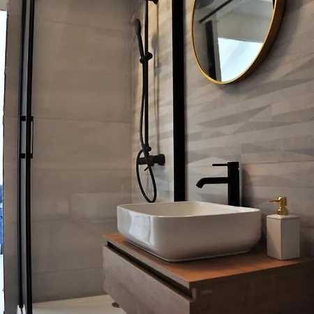 Sol Luxury Near The With Shared Heated Pool شقة *