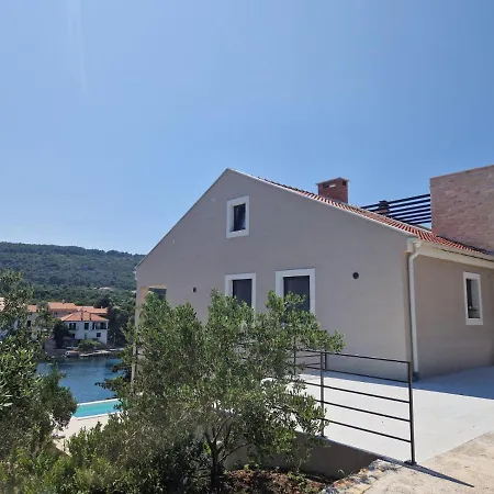 Sol Luxury Near The With Shared Heated Pool * Božava