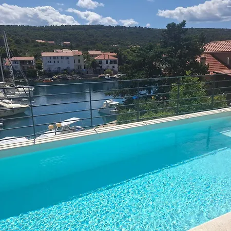 Sol Luxury Near The With Shared Heated Pool * Božava