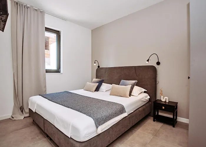 Sol Luxury Near The With Shared Heated Pool Božava