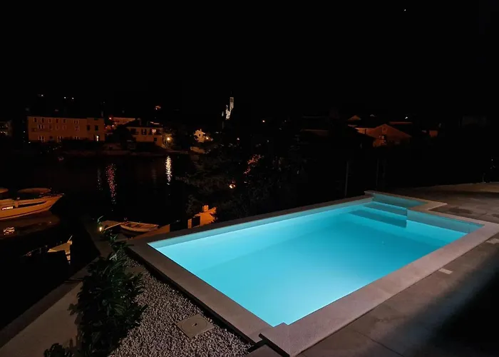 Sol Luxury Near The With Shared Heated Pool Božava