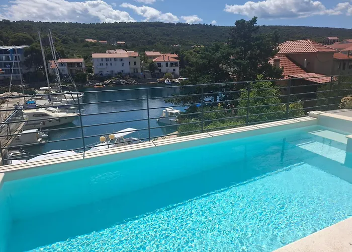 Sol Luxury Near The With Shared Heated Pool * Božava