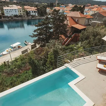 Sol Luxury Near The With Shared Heated Pool Apartment *