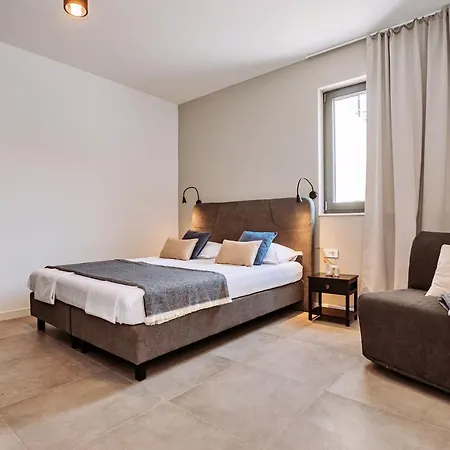 Sol Luxury Near The With Shared Heated Pool Bozava