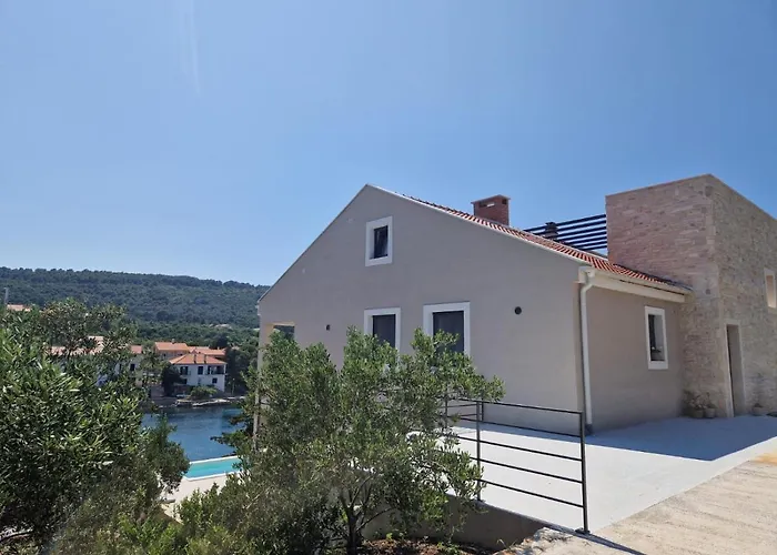 Sol Luxury Near The With Shared Heated Pool * Božava